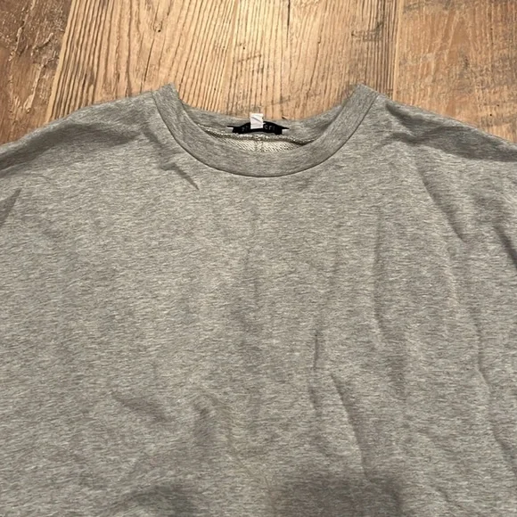 Olivaceous Women’s Grey Long Sleeve Size Small - Picture 2 of 6